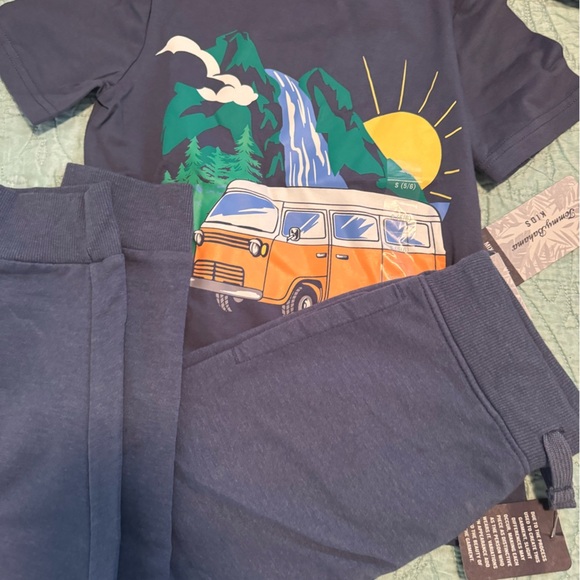TOMMY BAHAMA boys tee! See the photos  for more details ☀️cute & comfortable ☀️ - Picture 7 of 8